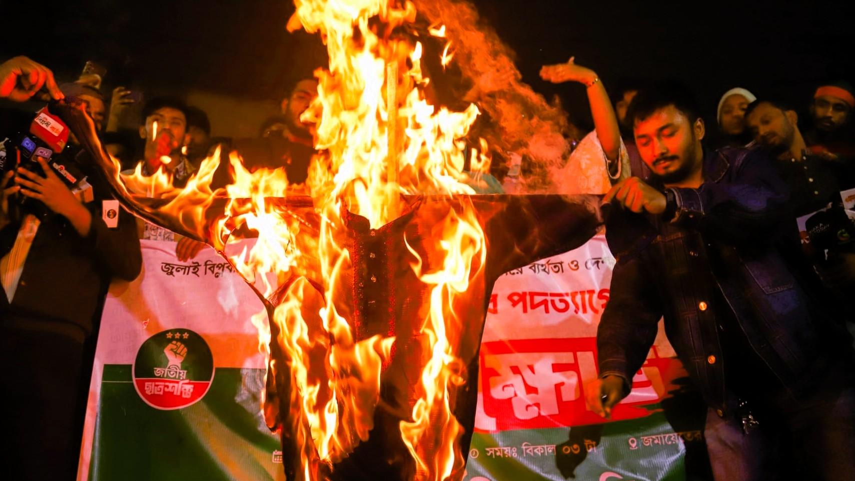 उस्मान हादी की मौत के बाद बांग्लादेश सुलगा: